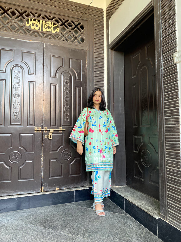 Blossom Glow – Mint Green Attire
